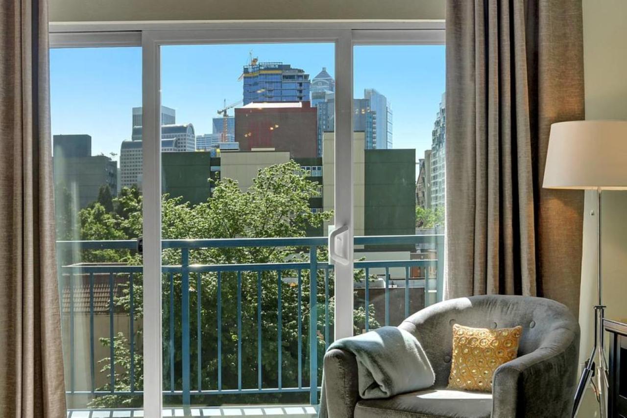 City Water View Oasis With Pool & Gym Near Cruise In Heart Of 시애틀 외부 사진
